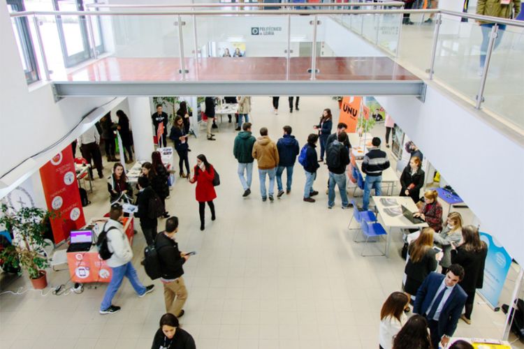 estudantes do ensino superior em Portugal