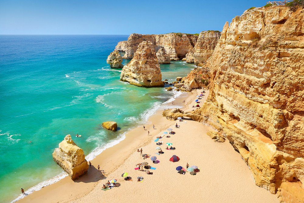 Praia da Marinha - nacionalidade portuguesa